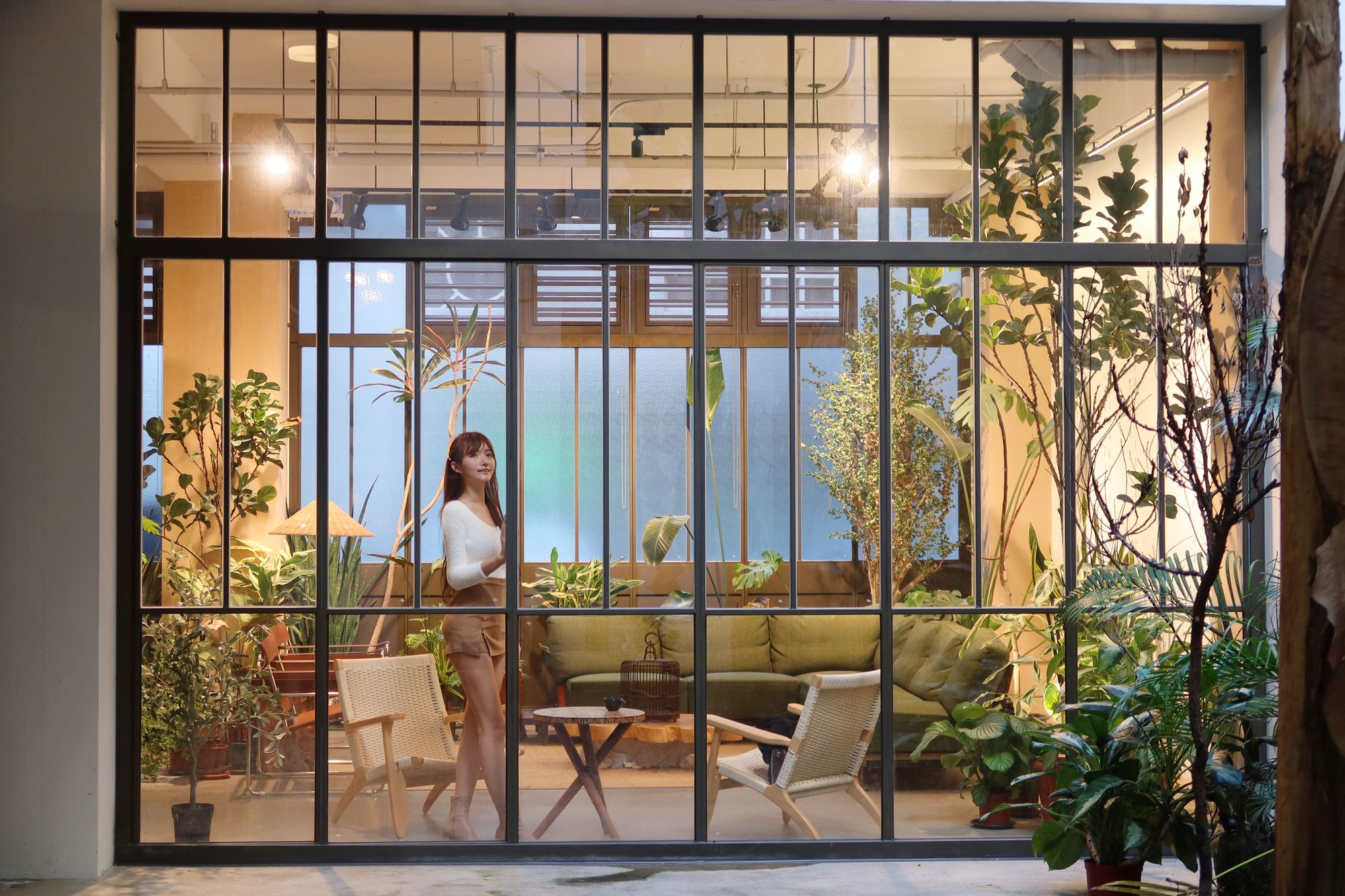 【台中西區住宿 】嬉行旅Hotel Si，女性友善文青風旅店，純白森林系風格超好拍! @混血珊莎的奇幻旅程