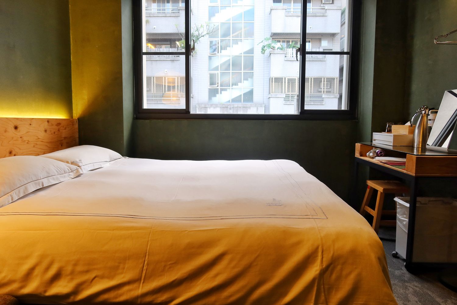 【台中西區住宿 】嬉行旅Hotel Si，女性友善文青風旅店，純白森林系風格超好拍! @混血珊莎的奇幻旅程