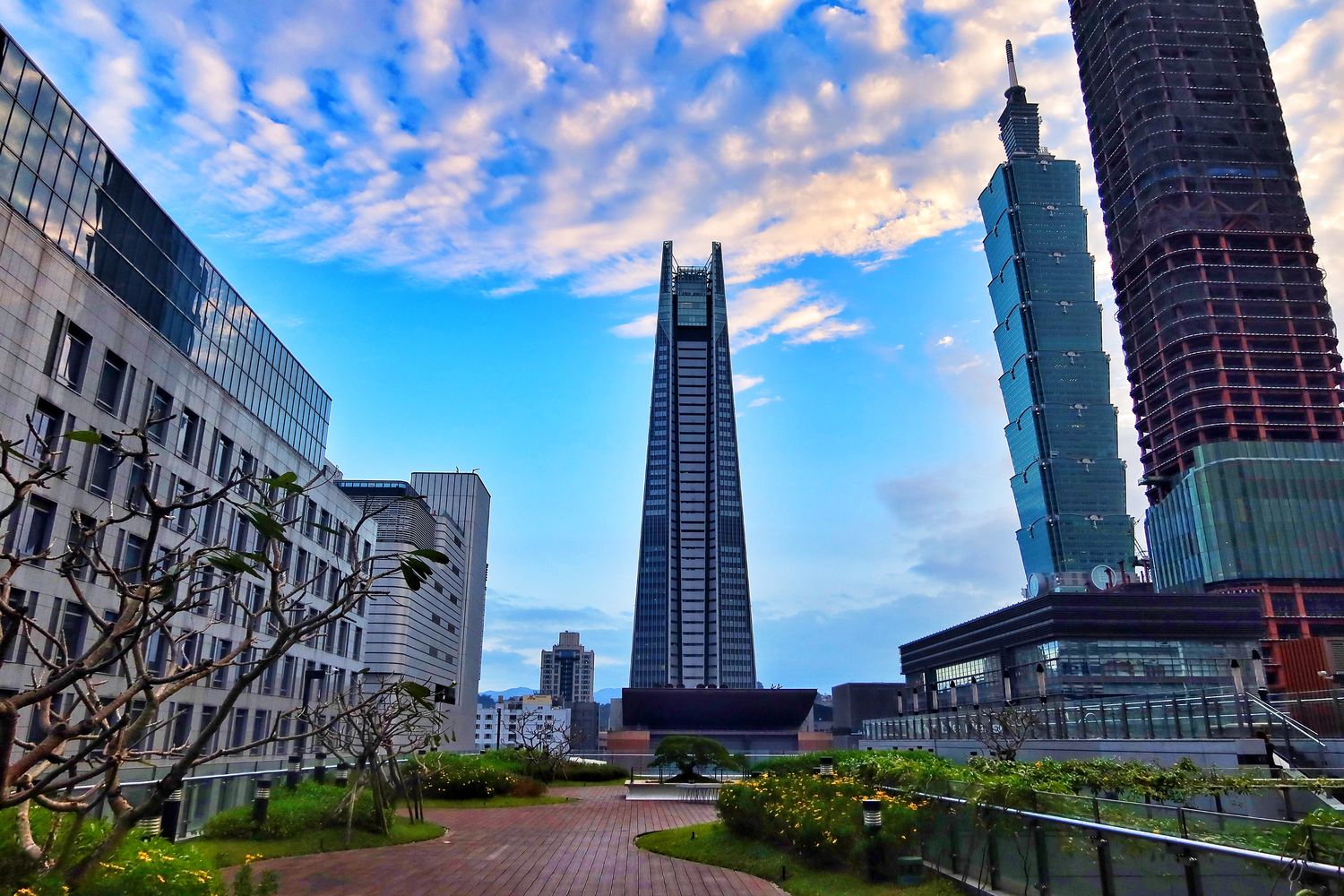 台北艾麗希爾頓格芮精選酒店｜信義區絕美空中泳池獨享101美景! @混血珊莎的奇幻旅程