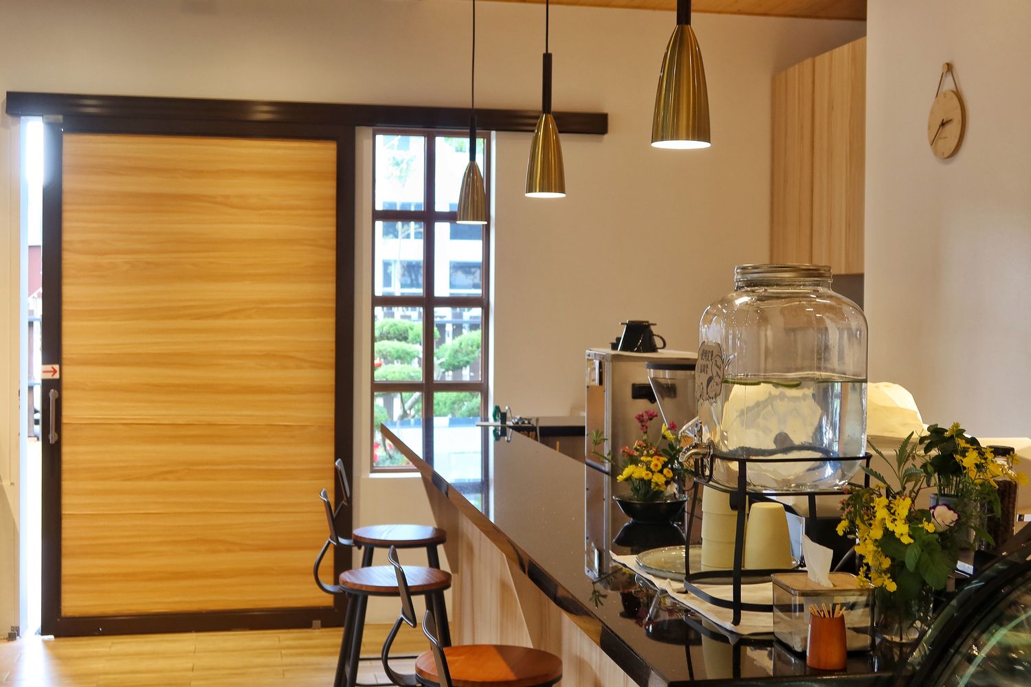 【台中西屯咖啡廳】輕旅咖啡jaunt cafe|中科商圈景觀庭園咖啡廳,停車方便.喝下午茶好去處 @混血珊莎的奇幻旅程 【台中西屯咖啡廳】輕旅咖啡jaunt cafe|中科商圈景觀庭園咖啡廳,停車方便.喝下午茶好去處 @混血珊莎的奇幻旅程