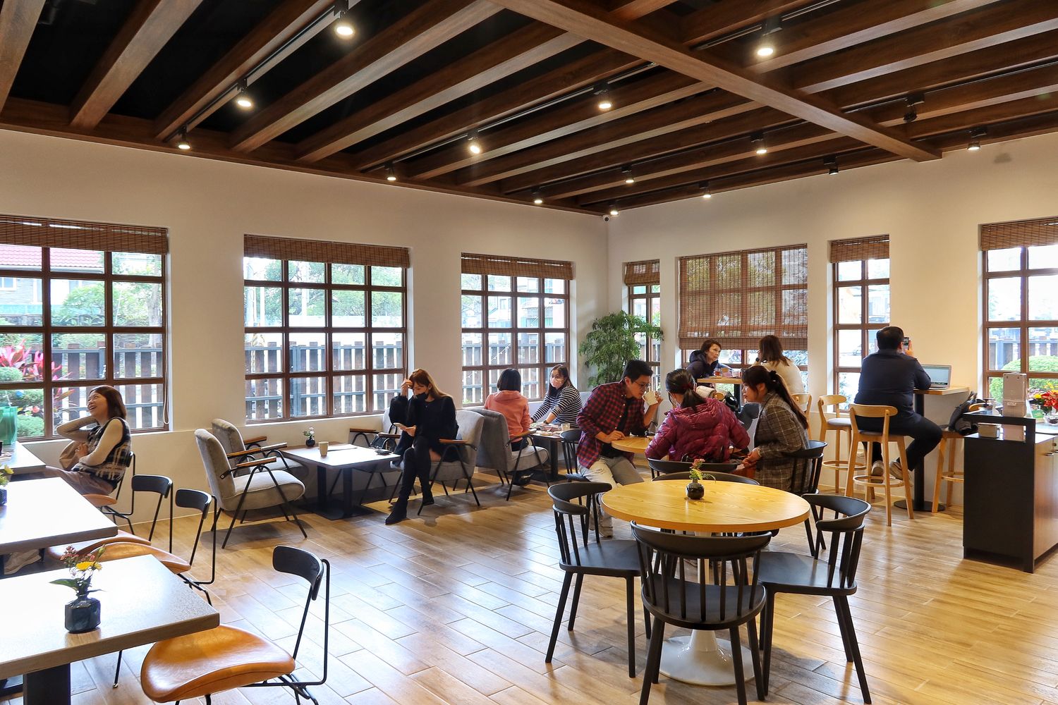 【台中西屯咖啡廳】輕旅咖啡jaunt cafe|中科商圈景觀庭園咖啡廳,停車方便.喝下午茶好去處 @混血珊莎的奇幻旅程 【台中西屯咖啡廳】輕旅咖啡jaunt cafe|中科商圈景觀庭園咖啡廳,停車方便.喝下午茶好去處 @混血珊莎的奇幻旅程