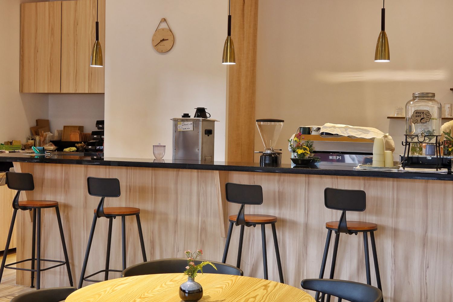 【台中西屯咖啡廳】輕旅咖啡jaunt cafe|中科商圈景觀庭園咖啡廳,停車方便.喝下午茶好去處 @混血珊莎的奇幻旅程 【台中西屯咖啡廳】輕旅咖啡jaunt cafe|中科商圈景觀庭園咖啡廳,停車方便.喝下午茶好去處 @混血珊莎的奇幻旅程