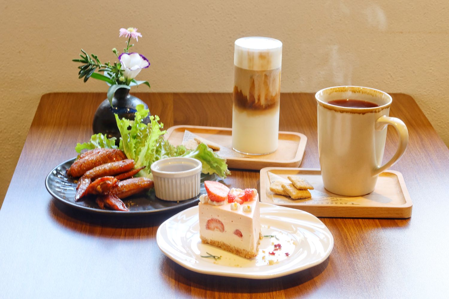 【台中西屯咖啡廳】輕旅咖啡jaunt cafe|中科商圈景觀庭園咖啡廳，停車方便.喝下午茶好去處 @混血珊莎的奇幻旅程