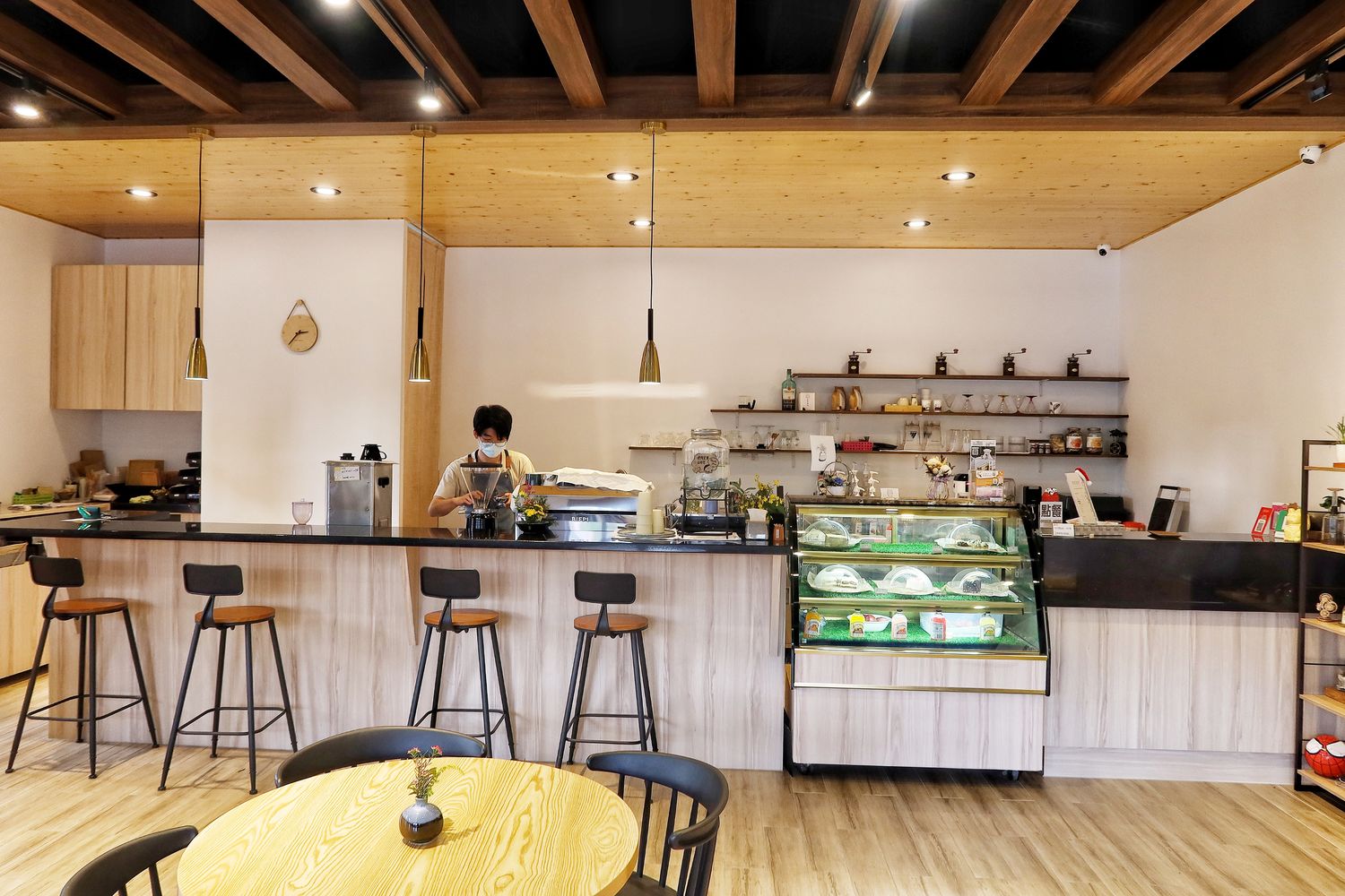 【台中西屯咖啡廳】輕旅咖啡jaunt cafe|中科商圈景觀庭園咖啡廳,停車方便.喝下午茶好去處 @混血珊莎的奇幻旅程 【台中西屯咖啡廳】輕旅咖啡jaunt cafe|中科商圈景觀庭園咖啡廳,停車方便.喝下午茶好去處 @混血珊莎的奇幻旅程