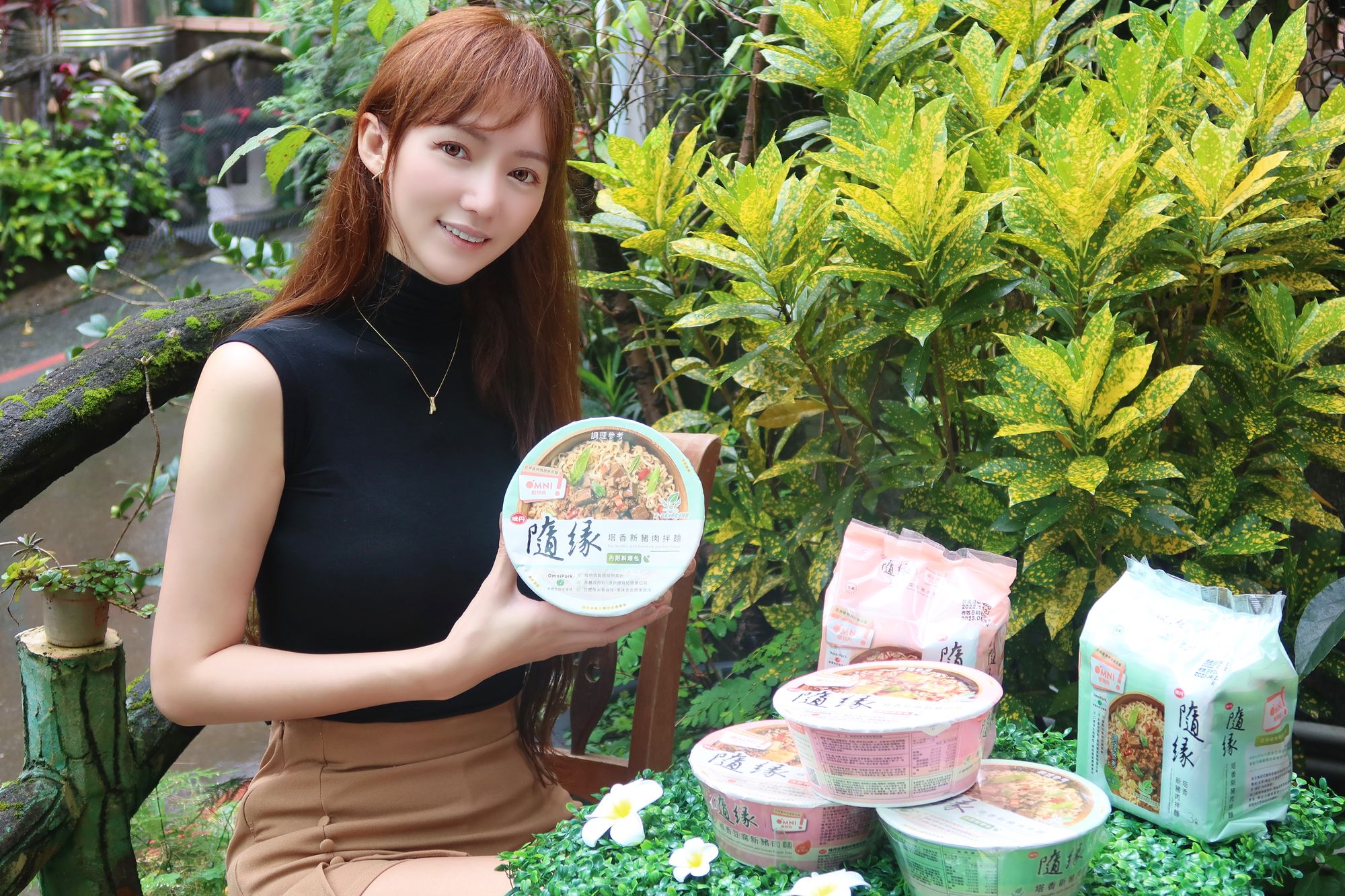 【素食泡麵】蔬食飲食者的最愛「隨緣泡麵」，新豬肉系列上市啦! 塔香新豬肉拌麵跟椒香豆腐新豬肉麵，香到讓人一吃就上癮! @混血珊莎的奇幻旅程