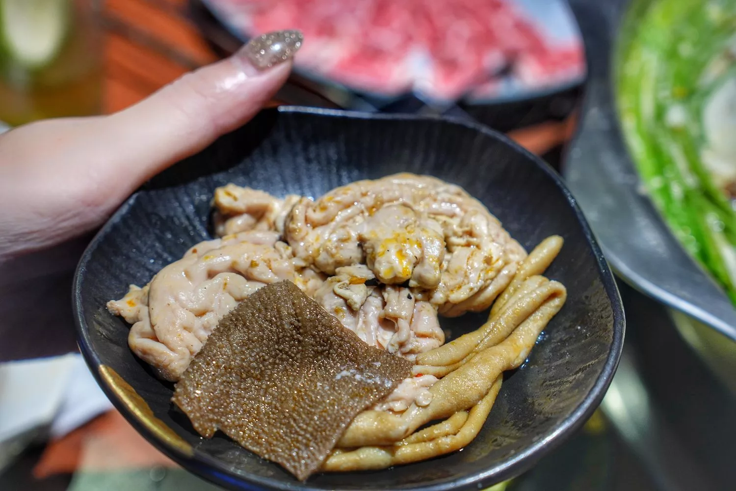 【台中西屯火鍋】臥龍城麻辣火鍋，道地四川老火鍋，雙人海陸饗宴超澎派! @混血珊莎的奇幻旅程