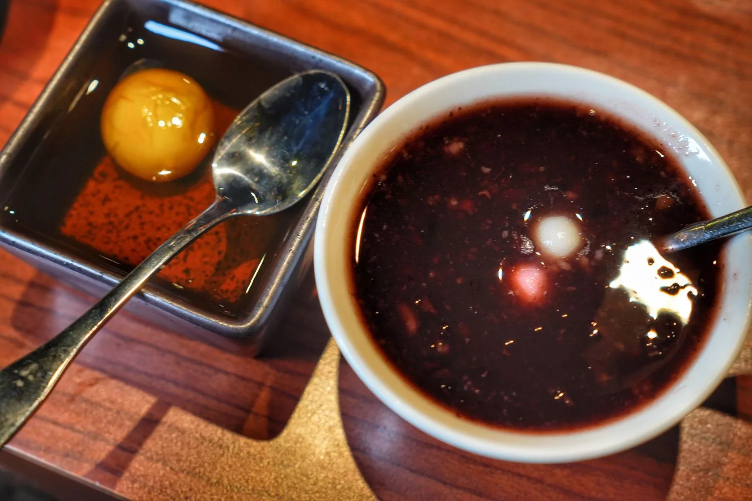 【台中西屯火鍋】臥龍城麻辣火鍋，道地四川老火鍋，雙人海陸饗宴超澎派! @混血珊莎的奇幻旅程