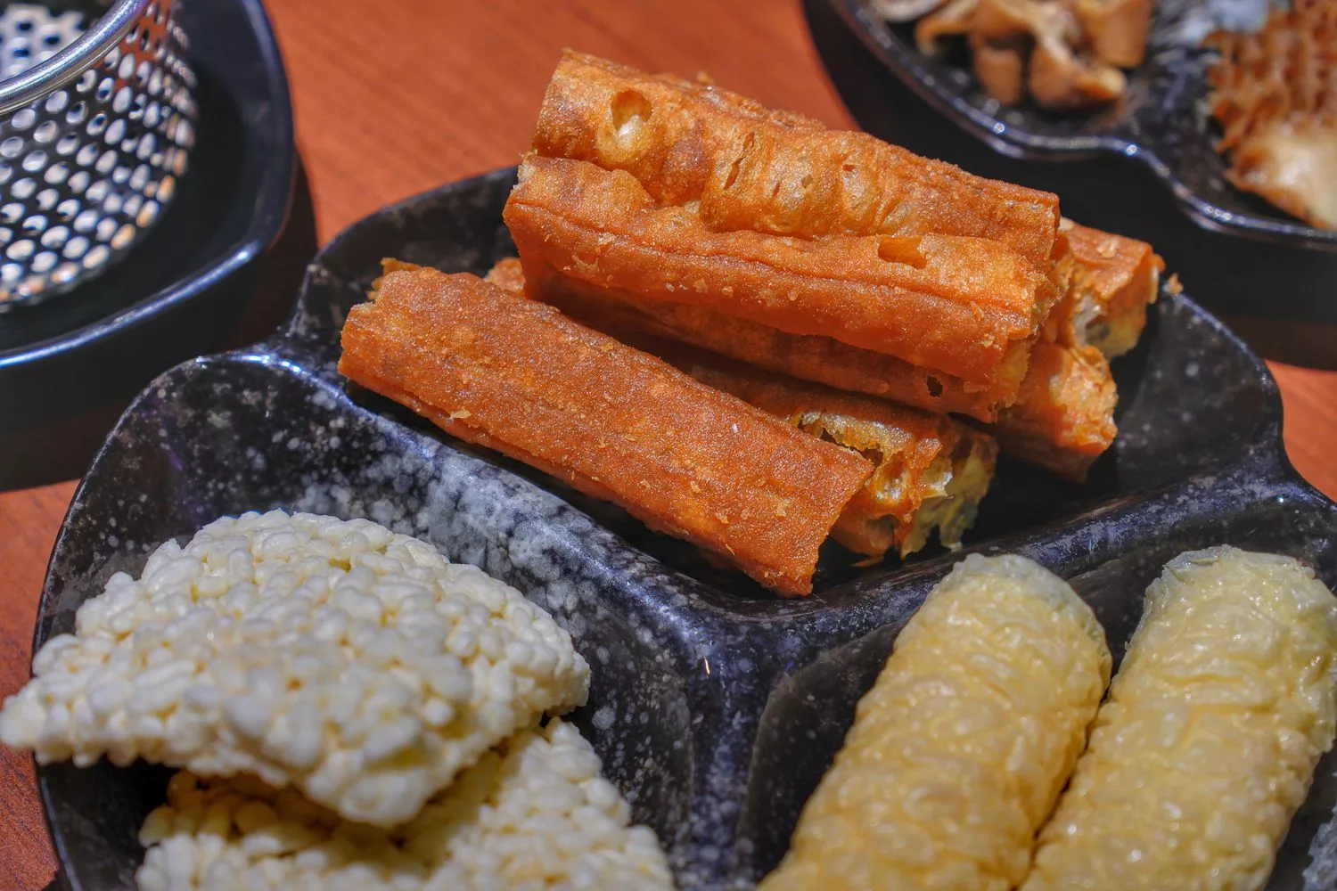 【台中西屯火鍋】臥龍城麻辣火鍋，道地四川老火鍋，雙人海陸饗宴超澎派! @混血珊莎的奇幻旅程