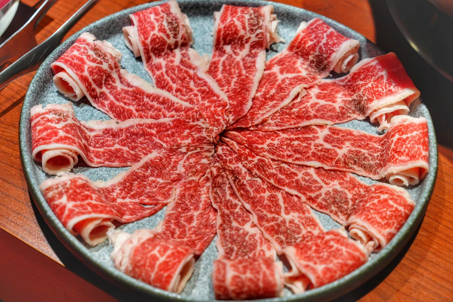 【台中西屯火鍋】臥龍城麻辣火鍋，道地四川老火鍋，雙人海陸饗宴超澎派! @混血珊莎的奇幻旅程