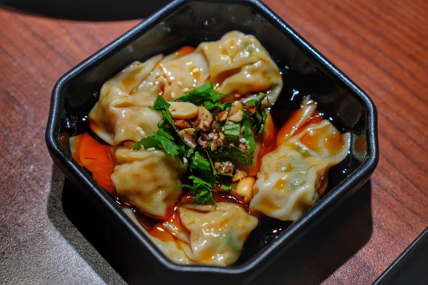 【台中西屯火鍋】臥龍城麻辣火鍋，道地四川老火鍋，雙人海陸饗宴超澎派! @混血珊莎的奇幻旅程