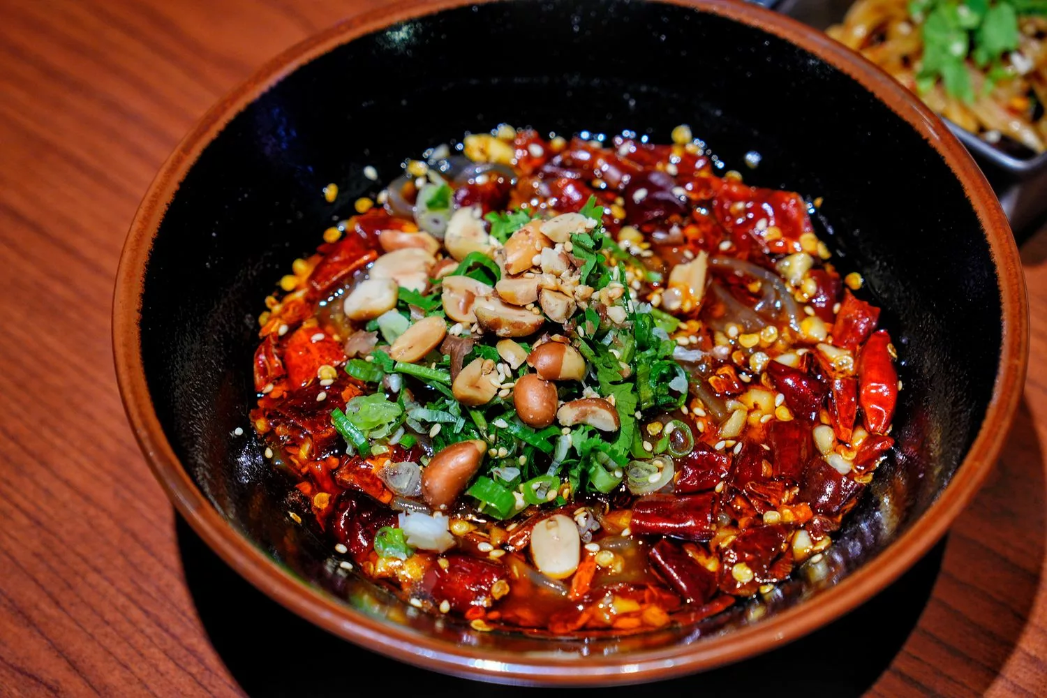 【台中西屯火鍋】臥龍城麻辣火鍋，道地四川老火鍋，雙人海陸饗宴超澎派! @混血珊莎的奇幻旅程