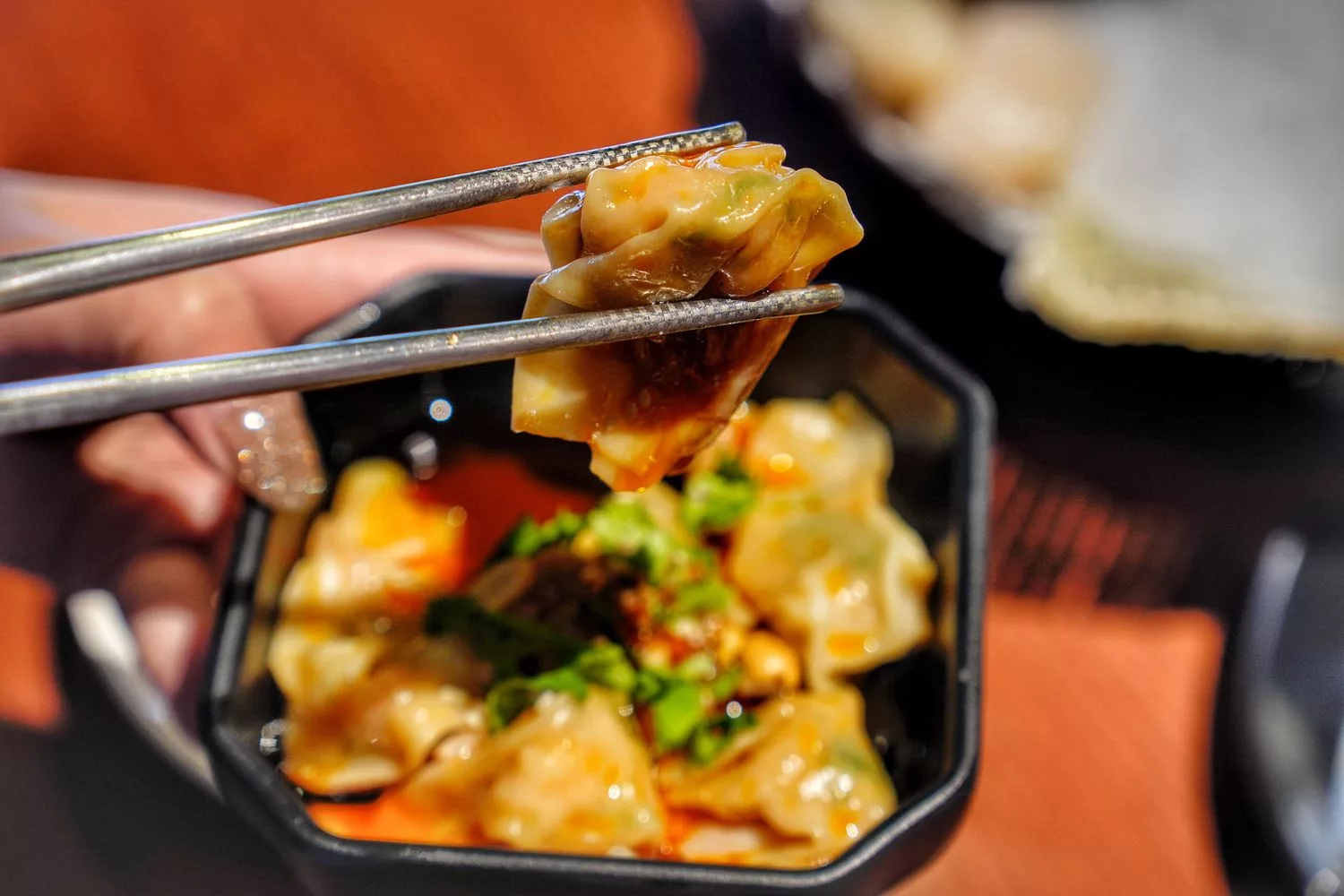 【台中西屯火鍋】臥龍城麻辣火鍋，道地四川老火鍋，雙人海陸饗宴超澎派! @混血珊莎的奇幻旅程