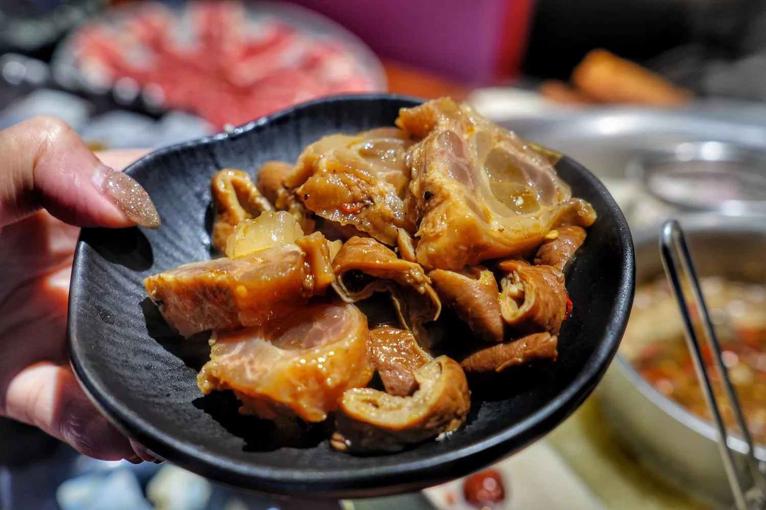 【台中西屯火鍋】臥龍城麻辣火鍋，道地四川老火鍋，雙人海陸饗宴超澎派! @混血珊莎的奇幻旅程