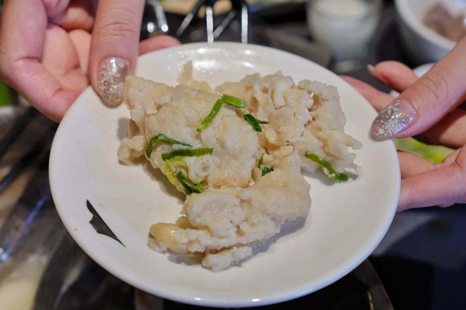 【岩漿火鍋 微風信義店】古法漢方麻辣湯，必吃黑毛和牛火焰炙燒豬，台北麻辣鍋推薦! @混血珊莎的奇幻旅程