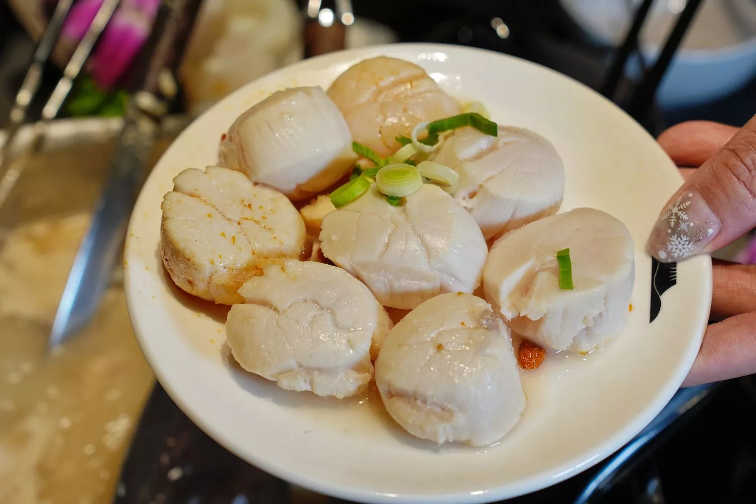 【岩漿火鍋 微風信義店】古法漢方麻辣湯，必吃黑毛和牛火焰炙燒豬，台北麻辣鍋推薦! @混血珊莎的奇幻旅程