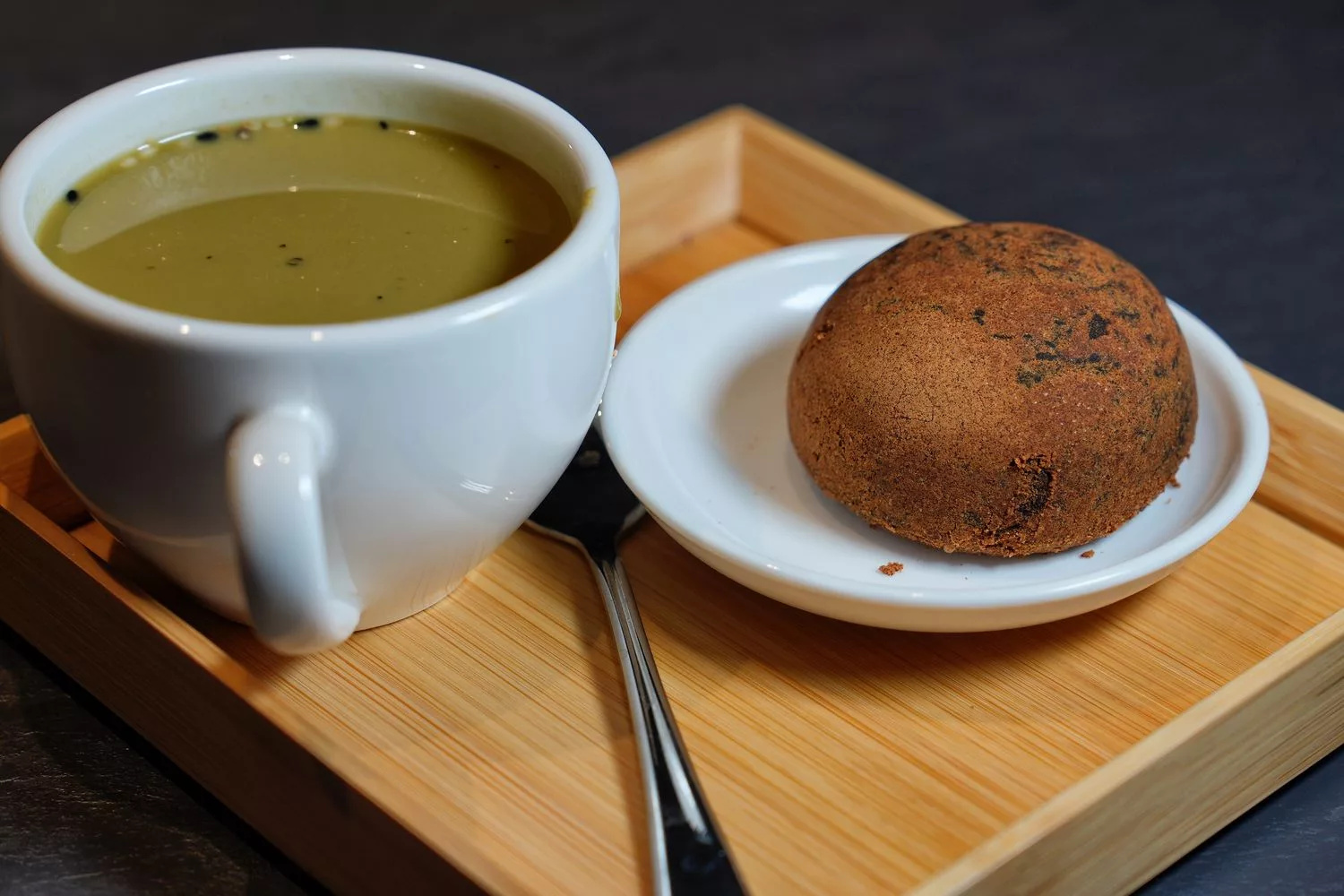 【岩漿火鍋 微風信義店】古法漢方麻辣湯，必吃黑毛和牛火焰炙燒豬，台北麻辣鍋推薦! @混血珊莎的奇幻旅程