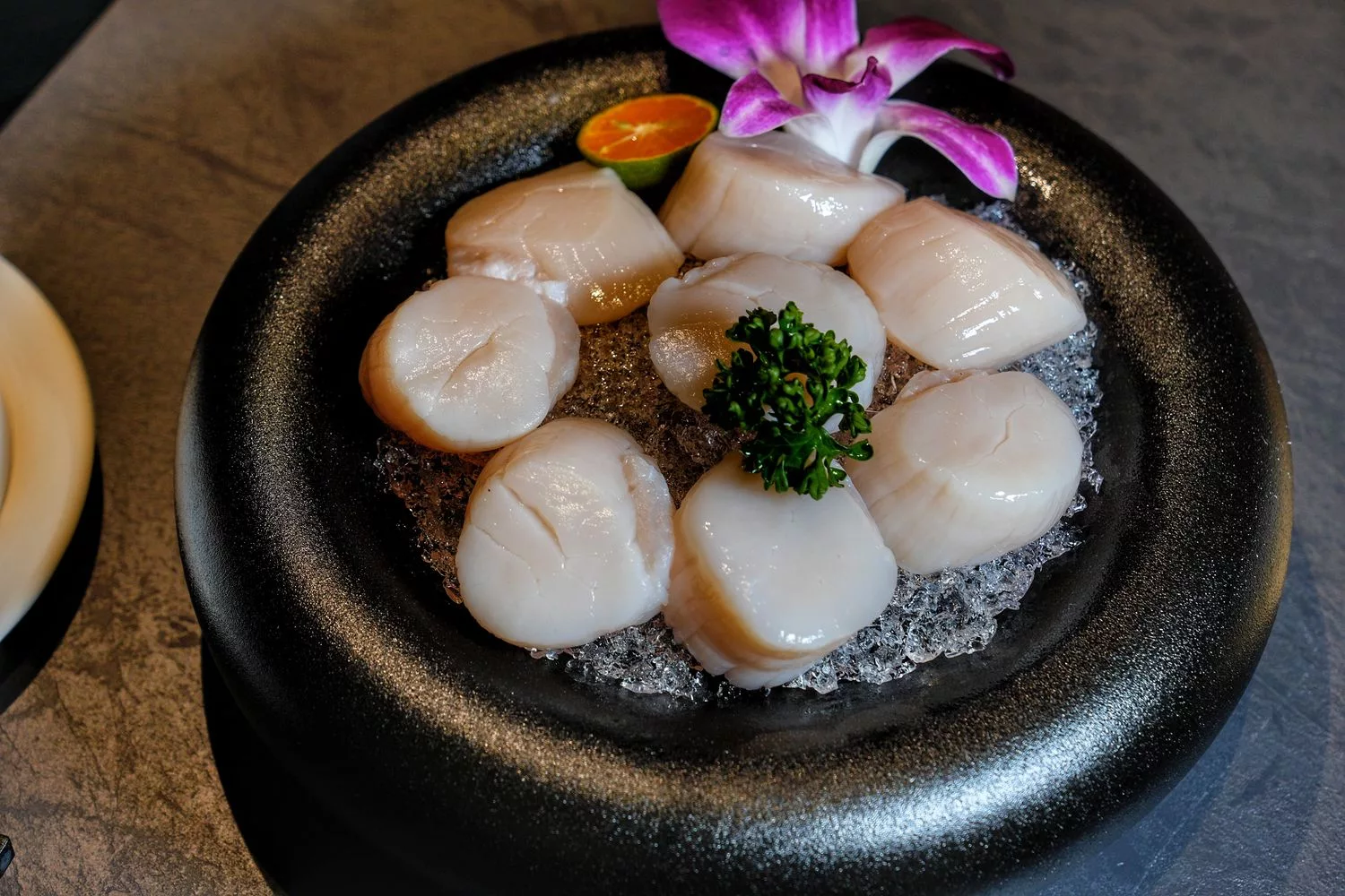 【岩漿火鍋 微風信義店】古法漢方麻辣湯，必吃黑毛和牛火焰炙燒豬，台北麻辣鍋推薦! @混血珊莎的奇幻旅程