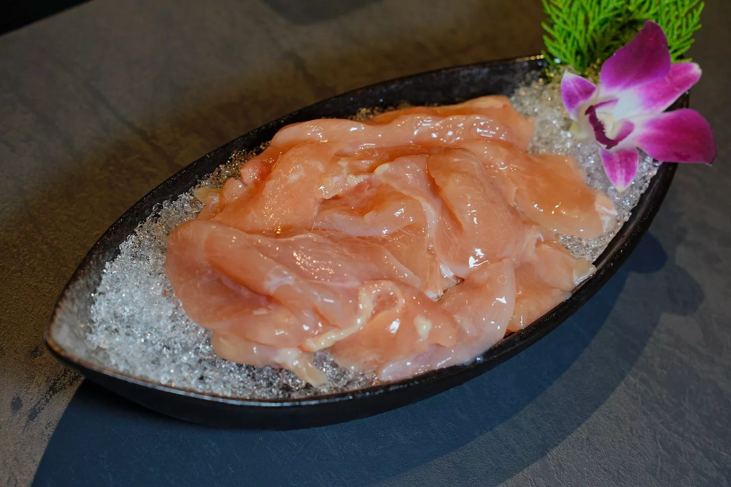 【岩漿火鍋 微風信義店】古法漢方麻辣湯，必吃黑毛和牛火焰炙燒豬，台北麻辣鍋推薦! @混血珊莎的奇幻旅程