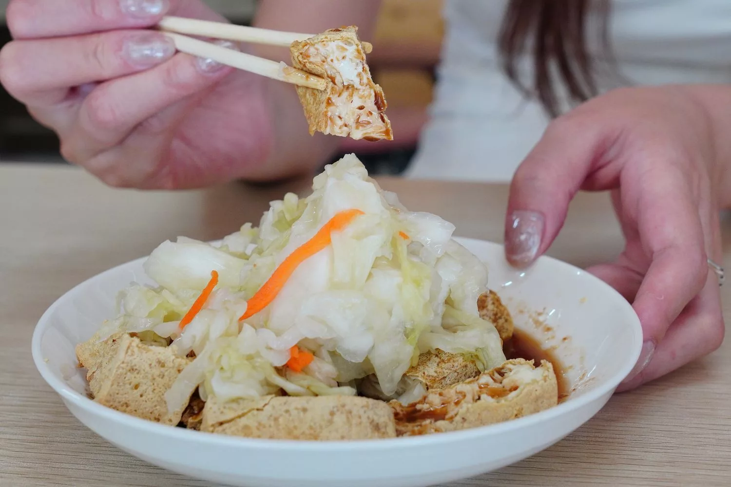 【池上臭豆腐推薦】博文臭豆腐，傳承 40 年在地好味道，鄰近池上伯朗大道! @混血珊莎的奇幻旅程