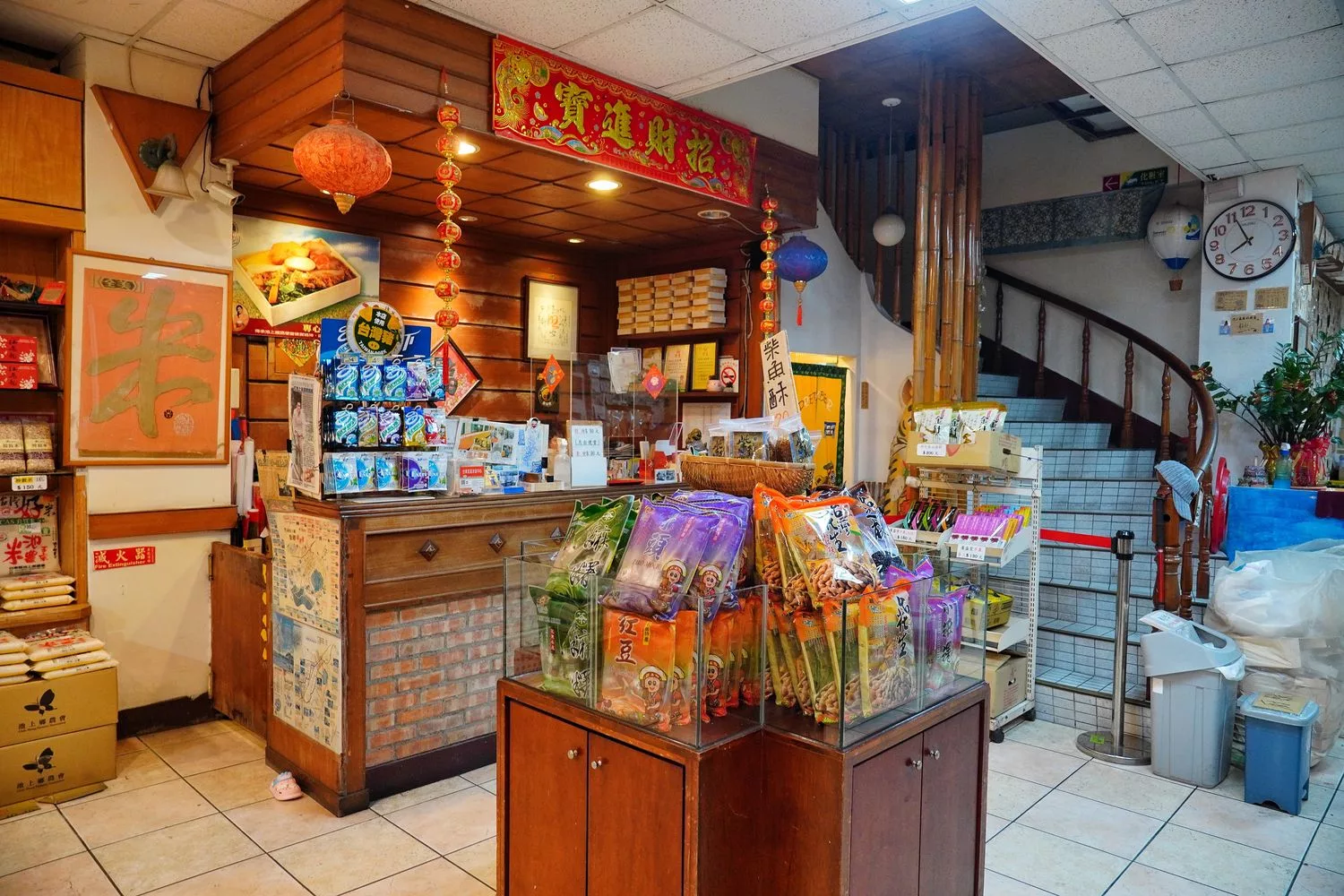 【全美行 鐵路月台 池上便當】池上便當推薦必吃原創老店，懷舊感鐵路便當! @混血珊莎的奇幻旅程