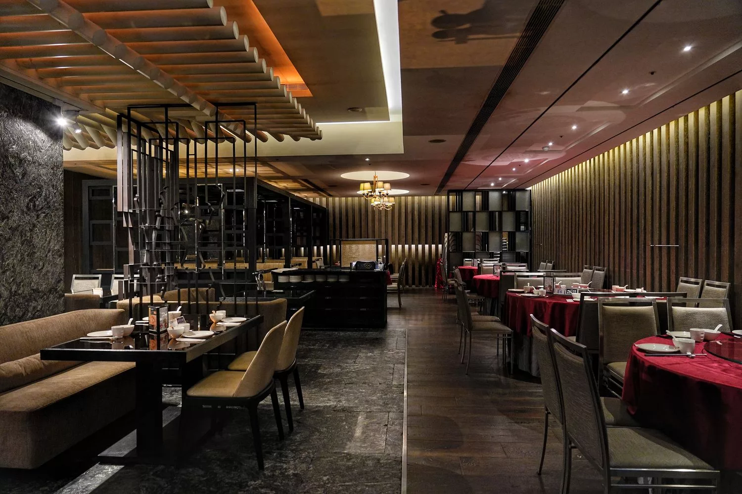 【典華雅聚 新莊店】新莊典華餐廳中式奢華氛圍，經典粵菜港點，窯烤櫻桃鴨驚艷味蕾! @混血珊莎的奇幻旅程