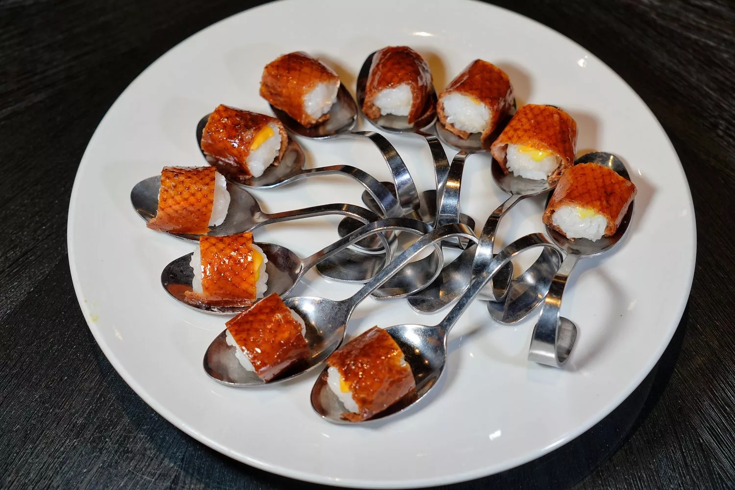 【典華雅聚 新莊店】新莊典華餐廳中式奢華氛圍，經典粵菜港點，窯烤櫻桃鴨驚艷味蕾! @混血珊莎的奇幻旅程