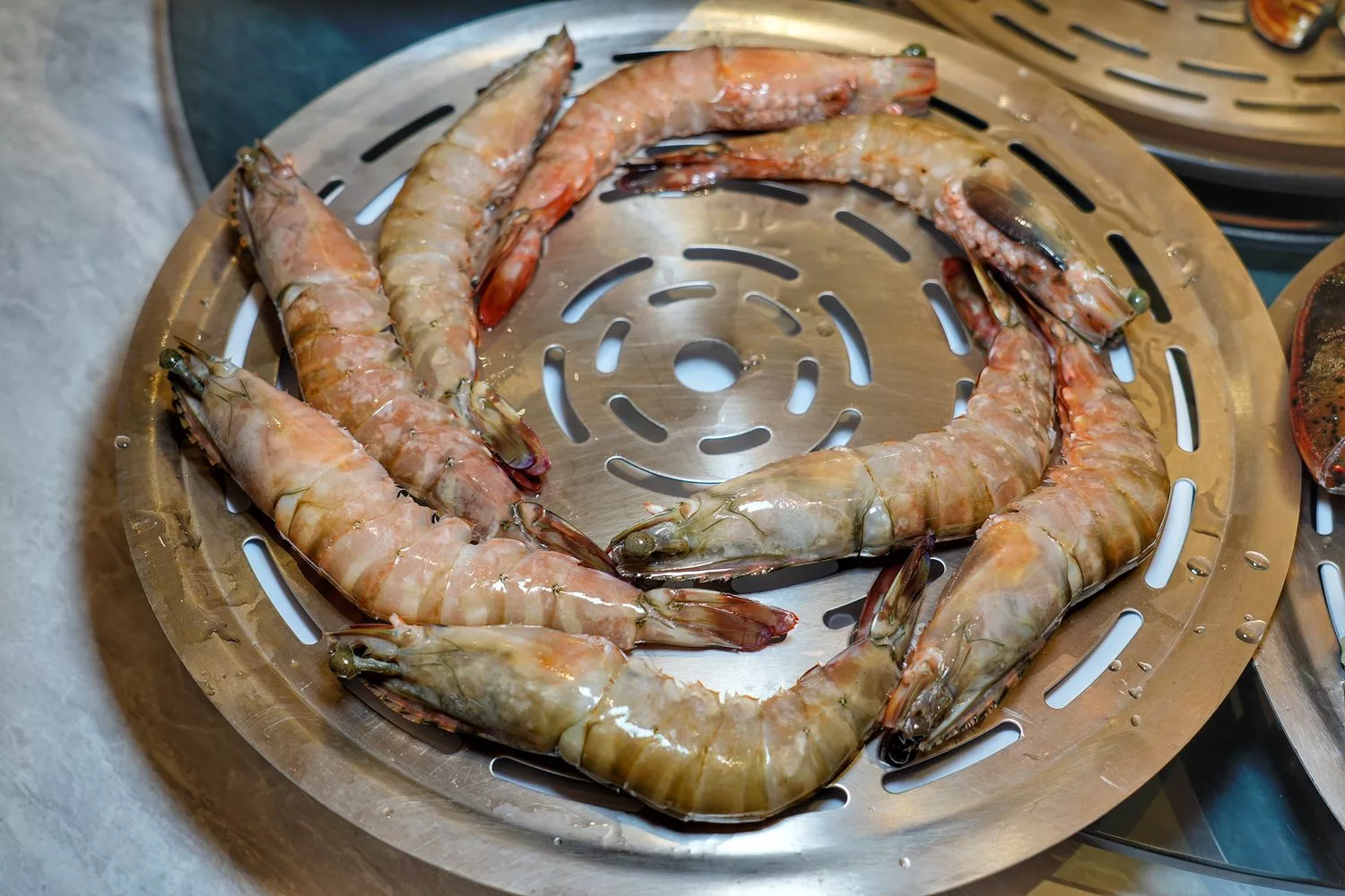 【新莊海鮮餐廳】濤濤海鮮蒸氣鍋，將大海放進鍋內，管家桌邊服務免動手! @混血珊莎的奇幻旅程