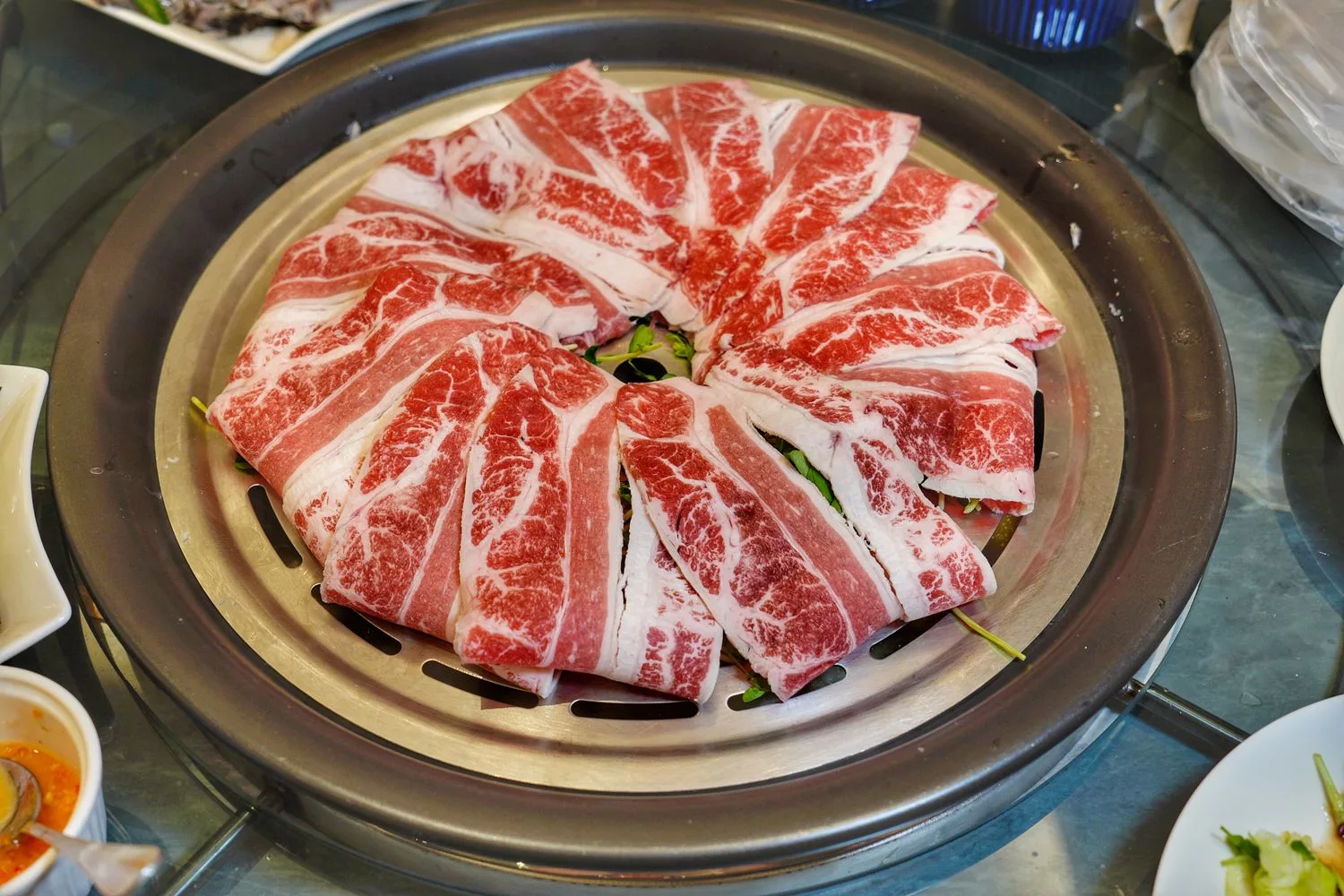 【新莊海鮮餐廳】濤濤海鮮蒸氣鍋，將大海放進鍋內，管家桌邊服務免動手! @混血珊莎的奇幻旅程
