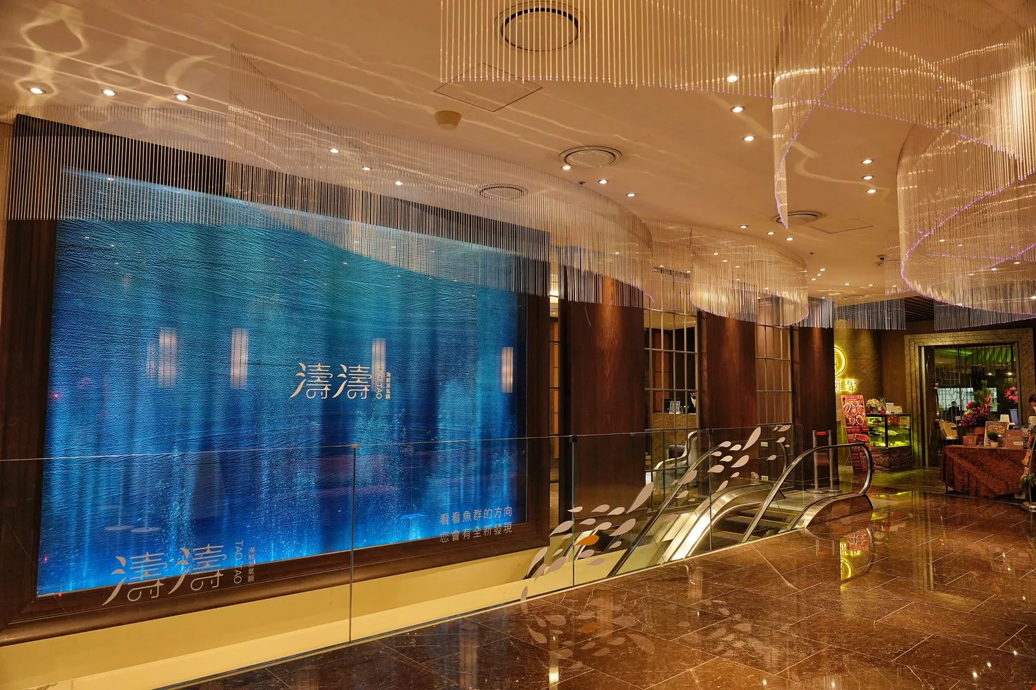 【新莊海鮮餐廳】濤濤海鮮蒸氣鍋，將大海放進鍋內，管家桌邊服務免動手! @混血珊莎的奇幻旅程