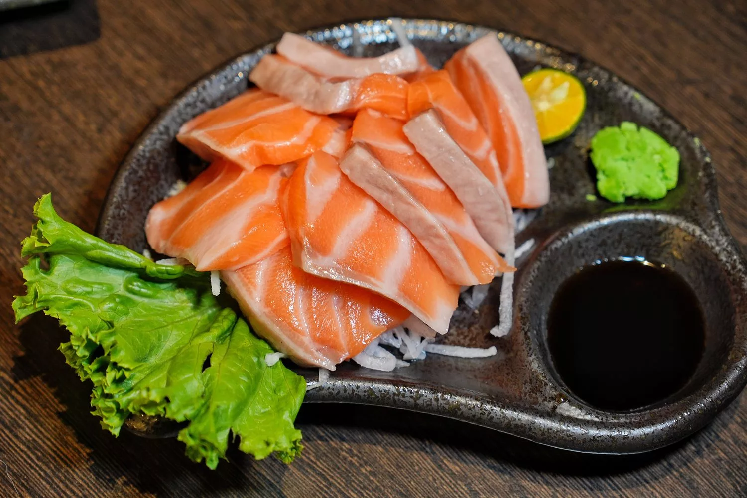 【新莊居酒屋】老串角居酒屋新莊店，超人氣平價炭火串燒，下班小酌就來這! @混血珊莎的奇幻旅程