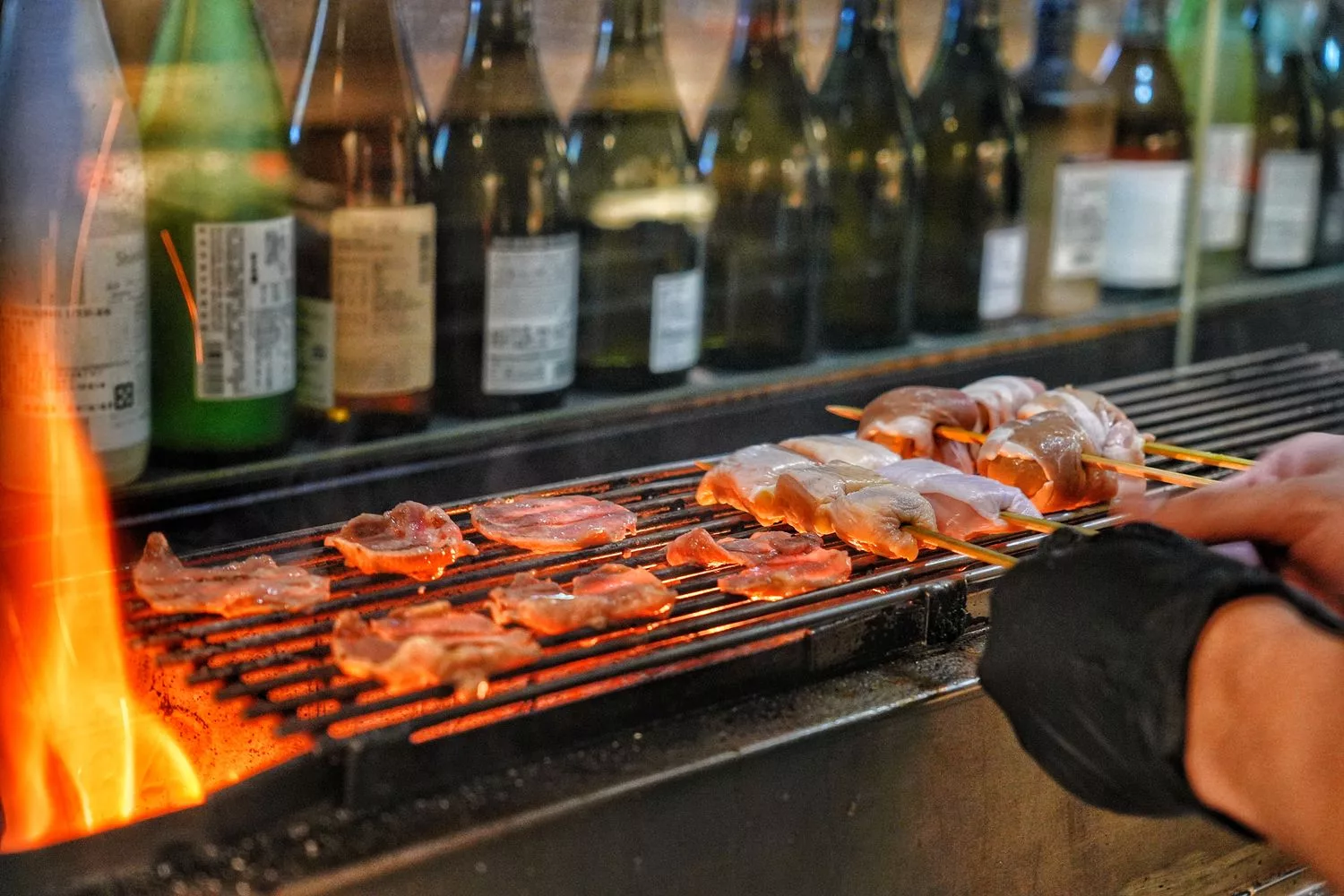 【新莊居酒屋】老串角居酒屋新莊店，超人氣平價炭火串燒，下班小酌就來這! @混血珊莎的奇幻旅程