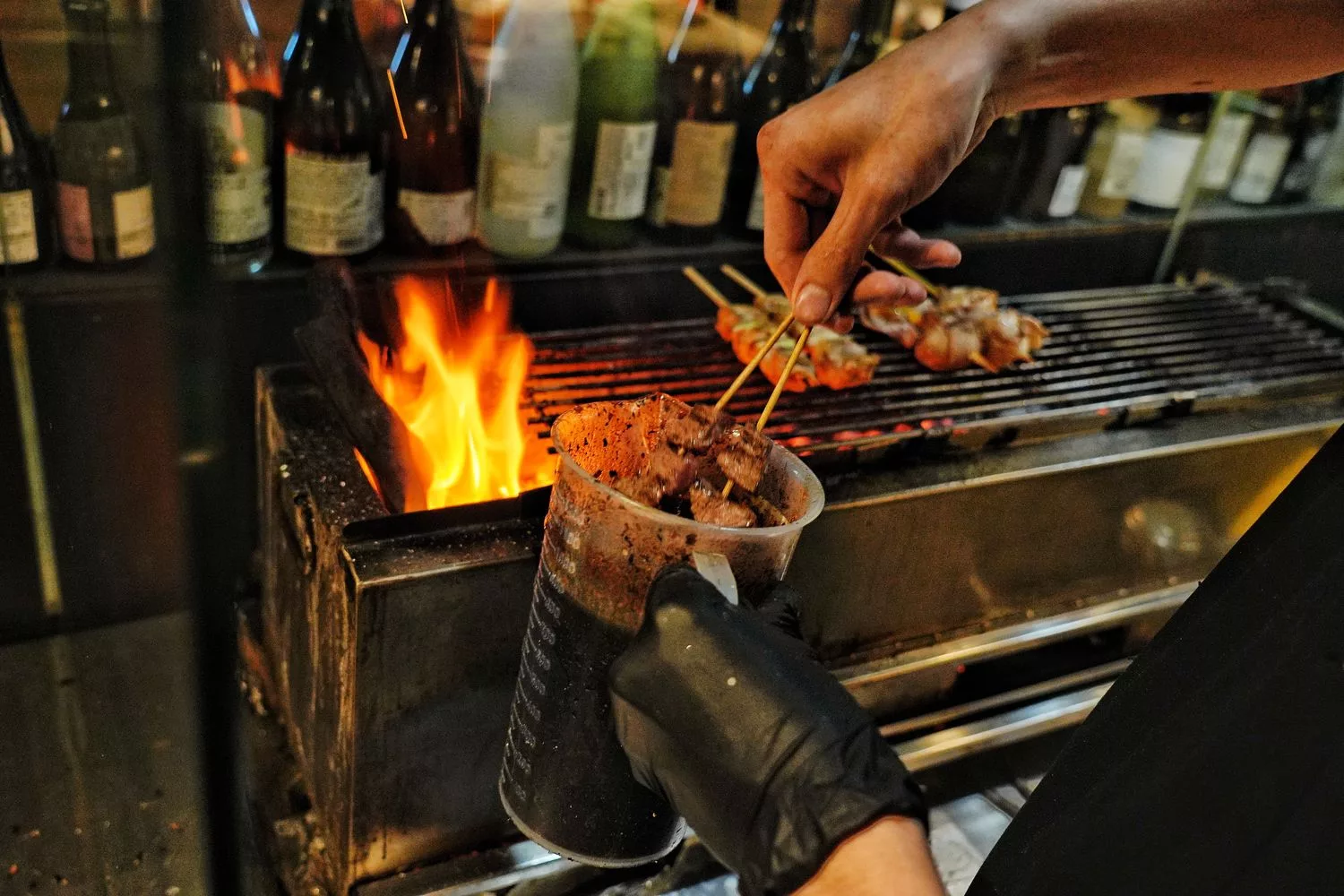 【新莊居酒屋】老串角居酒屋新莊店，超人氣平價炭火串燒，下班小酌就來這! @混血珊莎的奇幻旅程