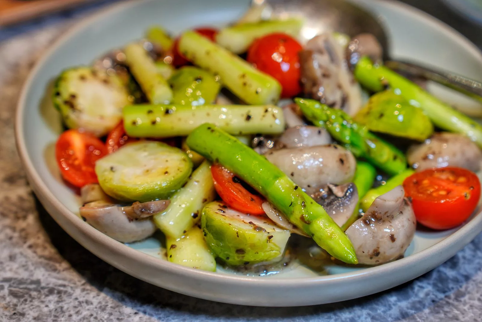 【養心沙龍】新店裕隆城餐廳，中西合併獨創蔬食料理，引領綠色食尚新風潮! @混血珊莎的奇幻旅程