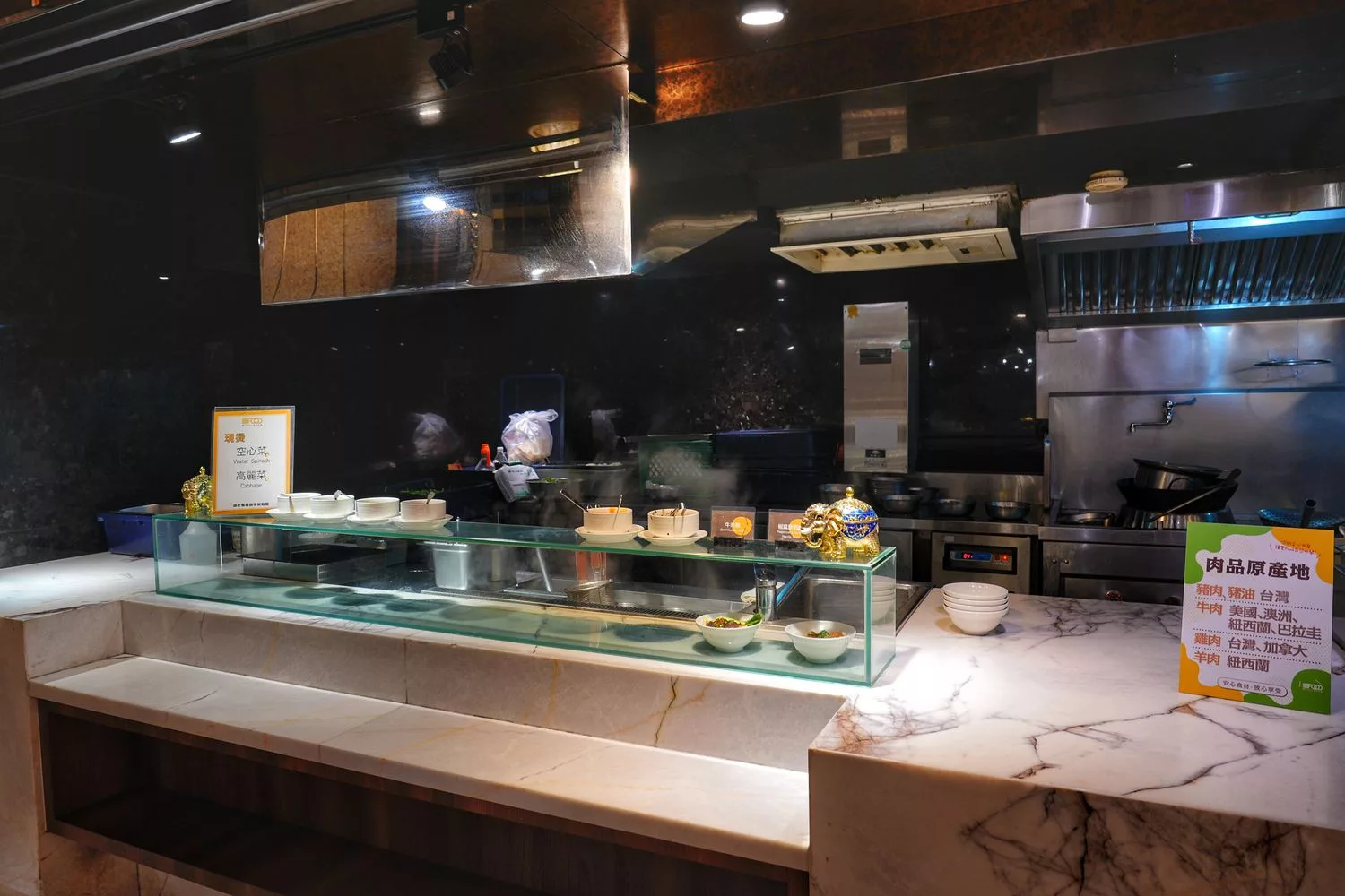 大直吃到飽｜豐FOOD海陸百匯，大直典華自助餐，龍蝦之夜吃到飽(菜色價格) @混血珊莎的奇幻旅程