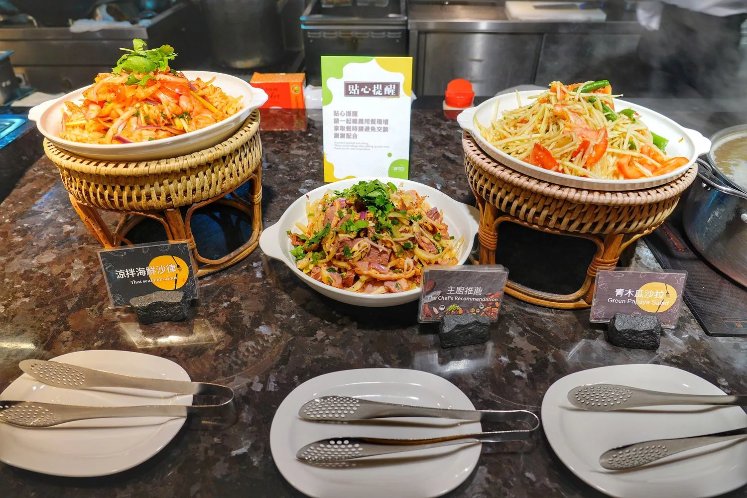 大直吃到飽｜豐FOOD海陸百匯，大直典華自助餐，龍蝦之夜吃到飽(菜色價格) @混血珊莎的奇幻旅程