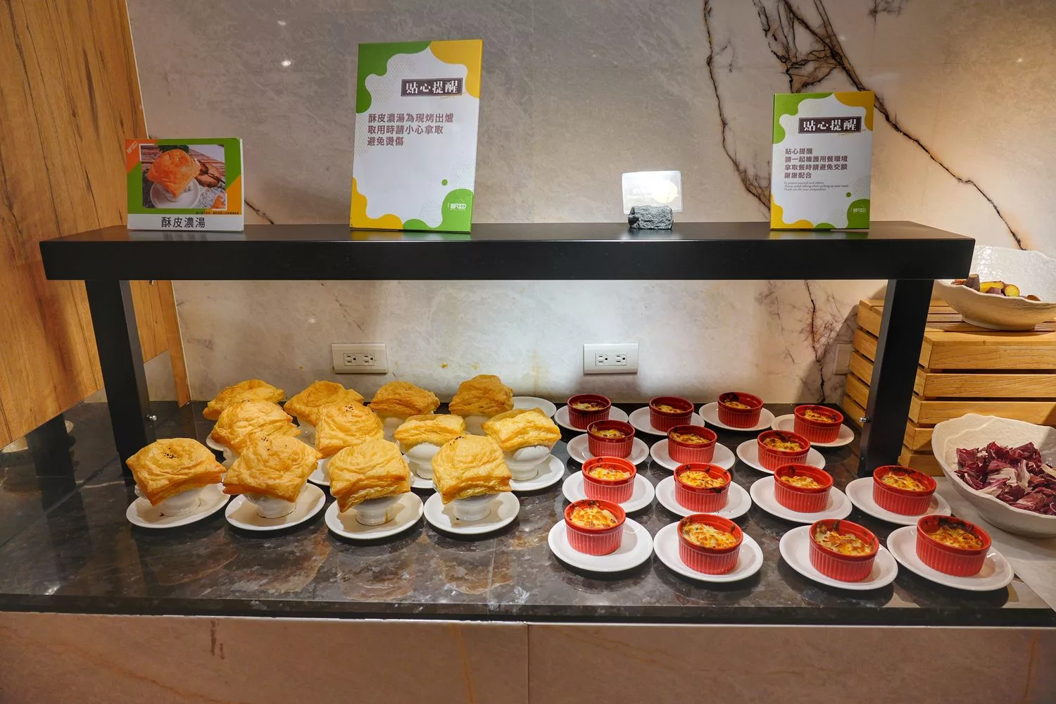 大直吃到飽｜豐FOOD海陸百匯，大直典華自助餐，龍蝦之夜吃到飽(菜色價格) @混血珊莎的奇幻旅程