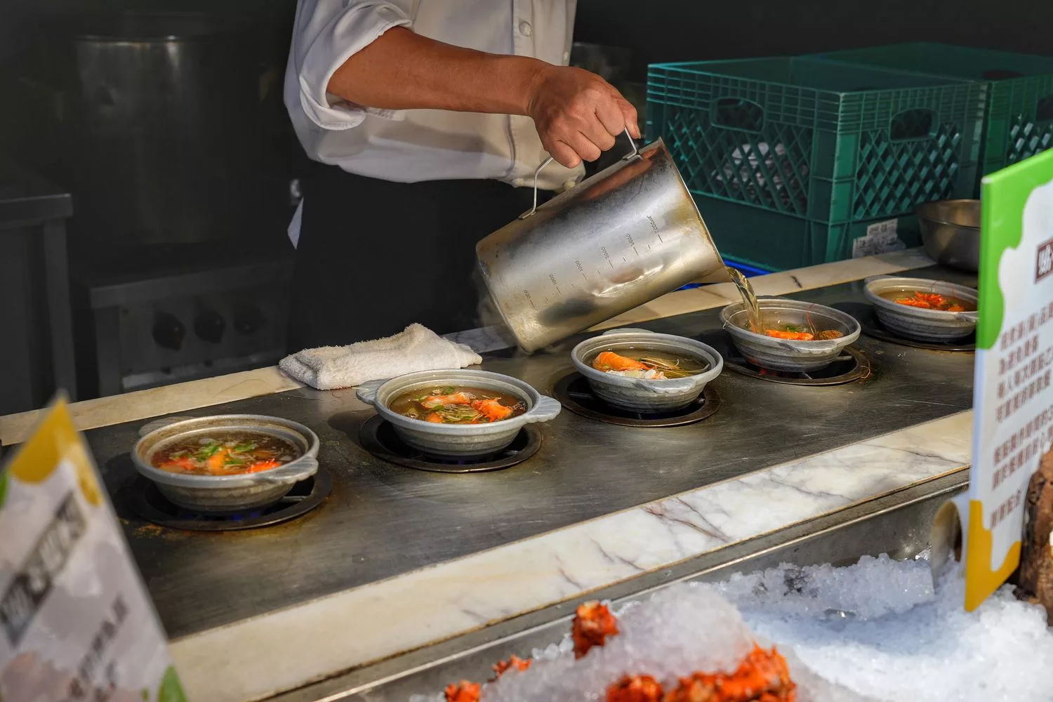 大直吃到飽｜豐FOOD海陸百匯，大直典華自助餐，龍蝦之夜吃到飽(菜色價格) @混血珊莎的奇幻旅程