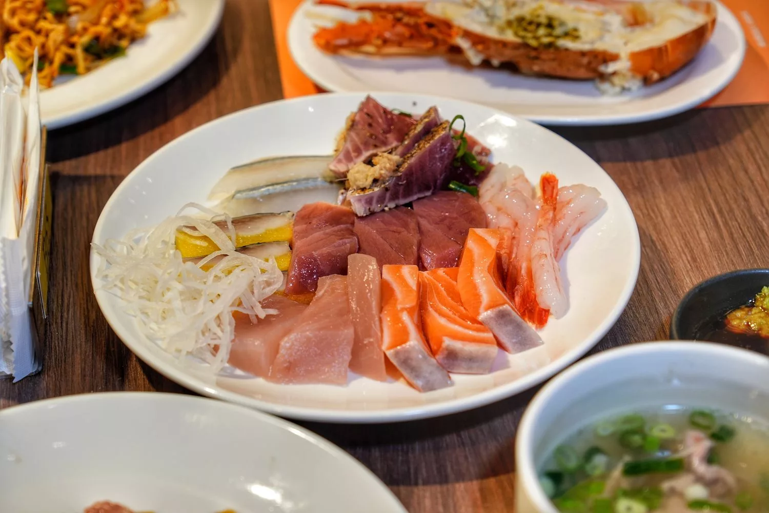 大直吃到飽｜豐FOOD海陸百匯，大直典華自助餐，龍蝦之夜吃到飽(菜色價格) @混血珊莎的奇幻旅程