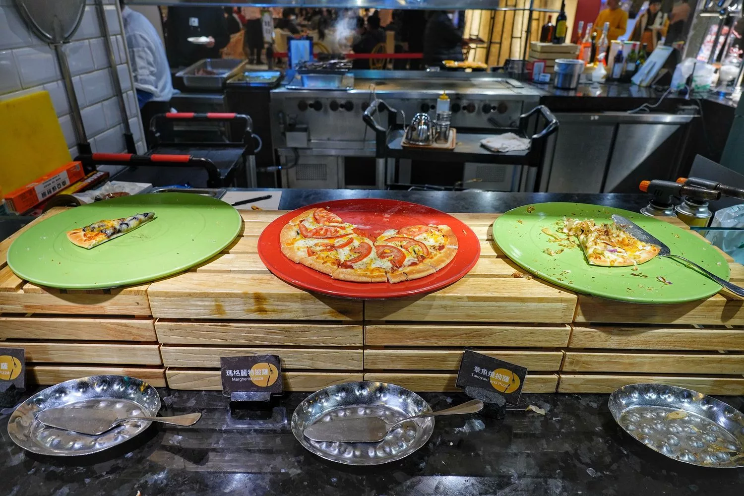 大直吃到飽｜豐FOOD海陸百匯，大直典華自助餐，龍蝦之夜吃到飽(菜色價格) @混血珊莎的奇幻旅程