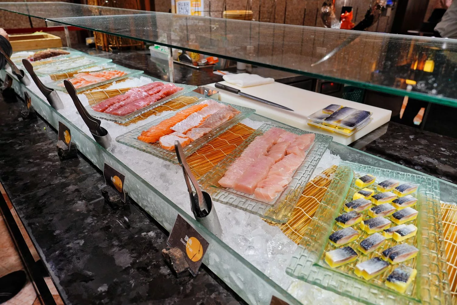 大直吃到飽｜豐FOOD海陸百匯，大直典華自助餐，龍蝦之夜吃到飽(菜色價格) @混血珊莎的奇幻旅程