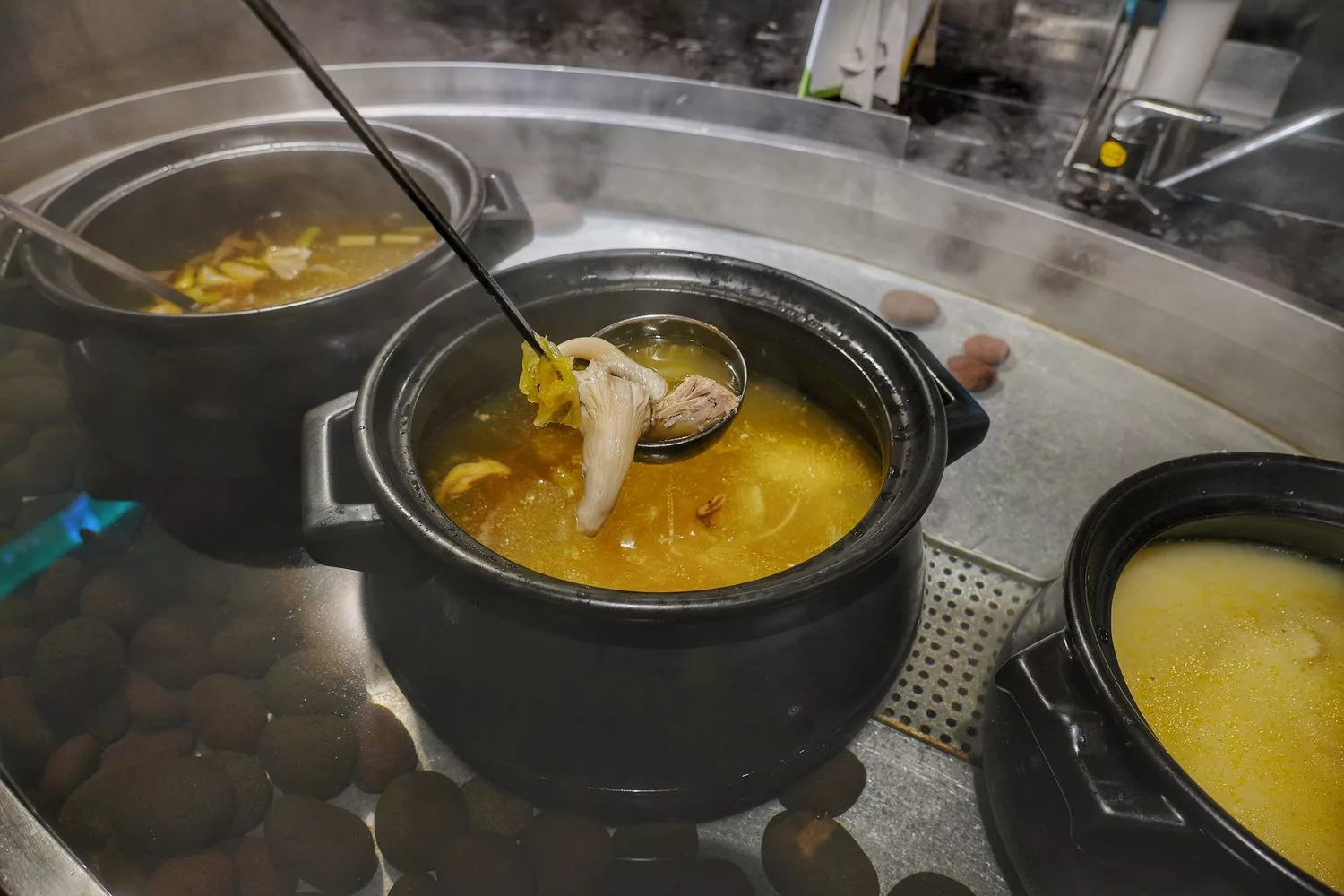 大直吃到飽｜豐FOOD海陸百匯，大直典華自助餐，龍蝦之夜吃到飽(菜色價格) @混血珊莎的奇幻旅程