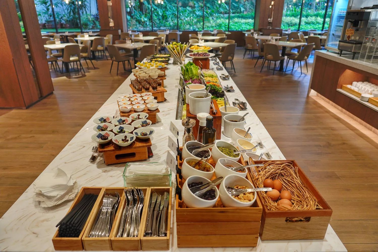 【禧榕軒大飯店早午餐】高評價早餐吃到飽，吃得到台南牛肉湯跟虱目魚肉燥飯! @混血珊莎的奇幻旅程