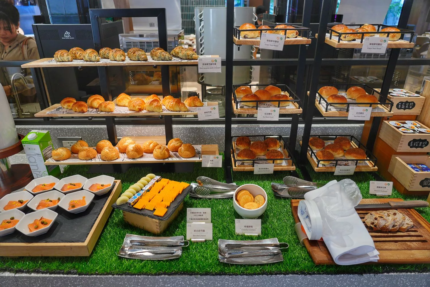 【禧榕軒大飯店早午餐】高評價早餐吃到飽，吃得到台南牛肉湯跟虱目魚肉燥飯! @混血珊莎的奇幻旅程