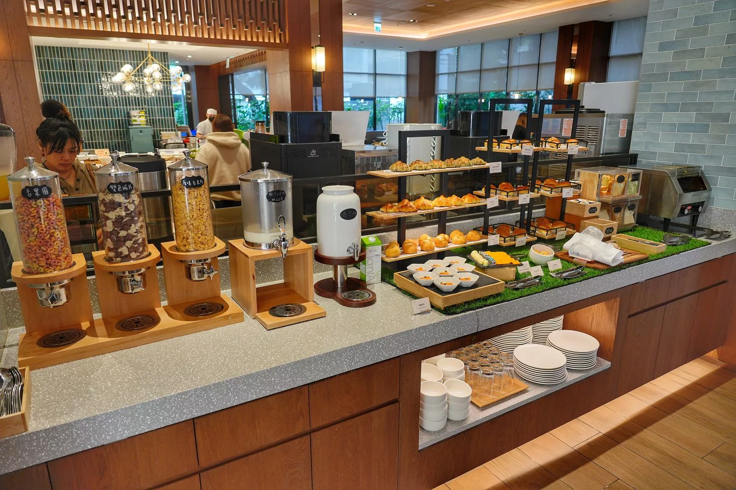 【禧榕軒大飯店早午餐】高評價早餐吃到飽，吃得到台南牛肉湯跟虱目魚肉燥飯! @混血珊莎的奇幻旅程