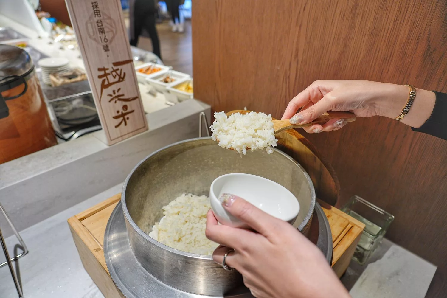 【禧榕軒大飯店早午餐】高評價早餐吃到飽，吃得到台南牛肉湯跟虱目魚肉燥飯! @混血珊莎的奇幻旅程