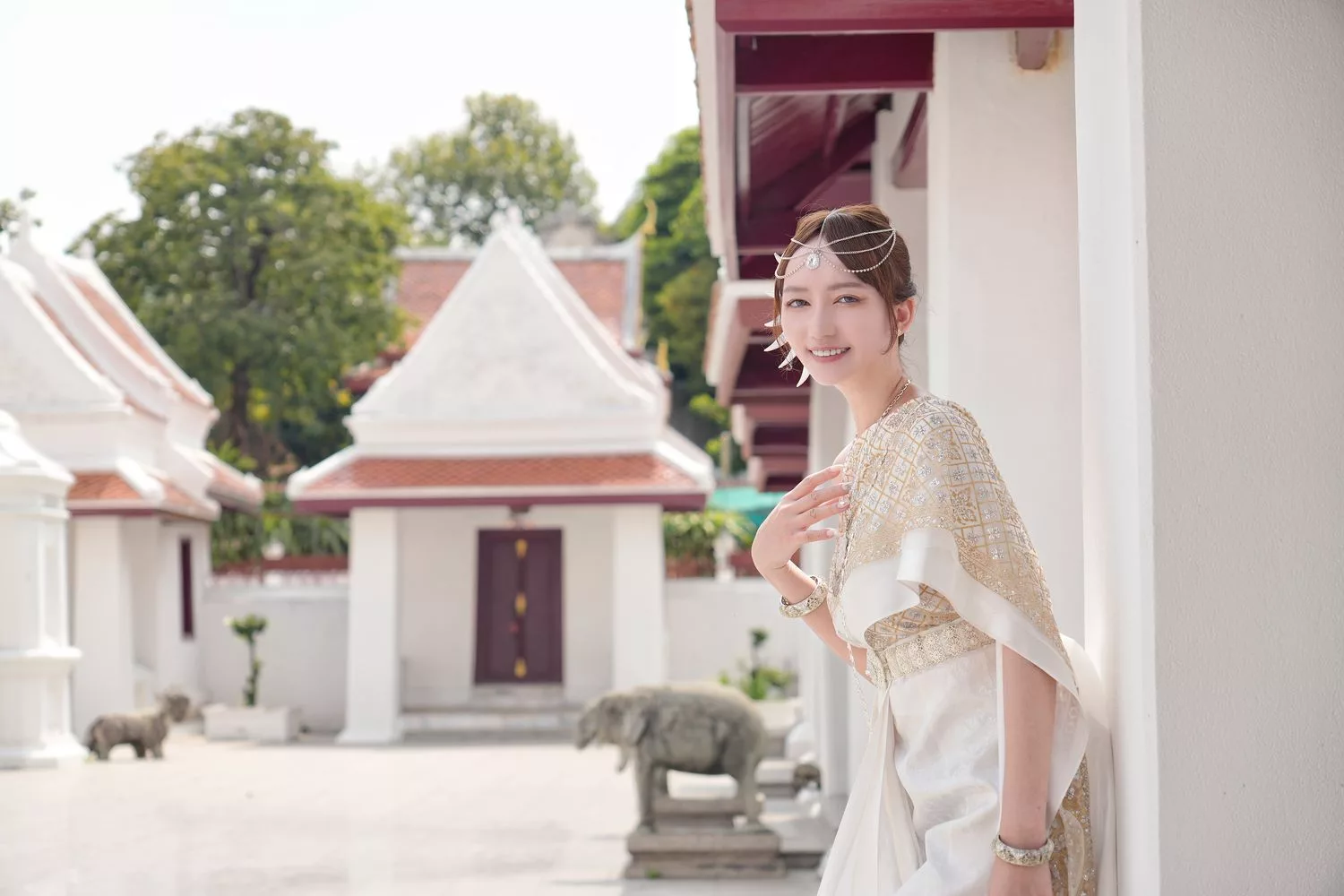【泰服體驗鄭王廟】ITSARA Chud Thai 高品質傳統泰服，中文服務編髮造型通通有! @混血珊莎的奇幻旅程