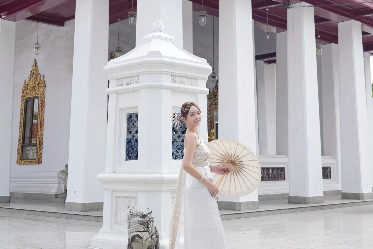 【泰服體驗鄭王廟】ITSARA Chud Thai 高品質傳統泰服，中文服務編髮造型通通有! @混血珊莎的奇幻旅程