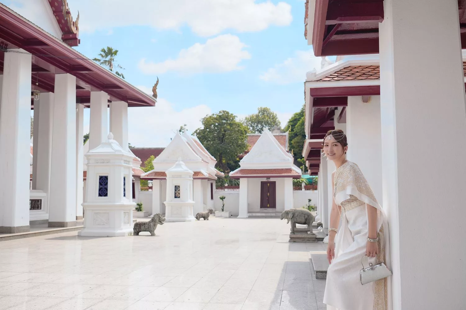 【泰服體驗鄭王廟】ITSARA Chud Thai 高品質傳統泰服，中文服務編髮造型通通有! @混血珊莎的奇幻旅程