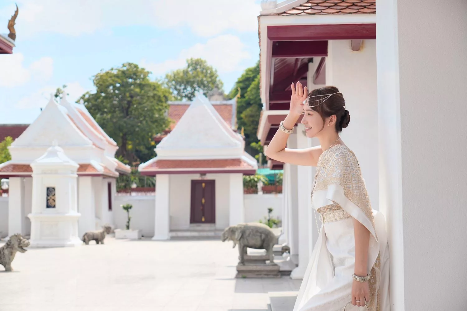 【泰服體驗鄭王廟】ITSARA Chud Thai 高品質傳統泰服，中文服務編髮造型通通有! @混血珊莎的奇幻旅程