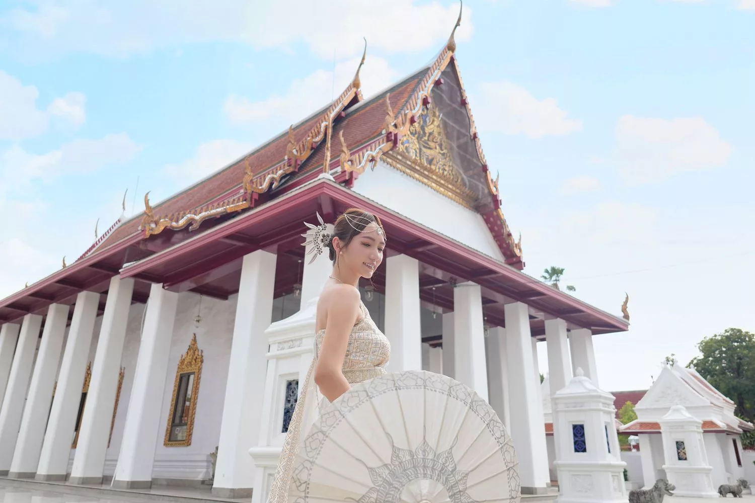 【泰服體驗鄭王廟】ITSARA Chud Thai 高品質傳統泰服，中文服務編髮造型通通有! @混血珊莎的奇幻旅程